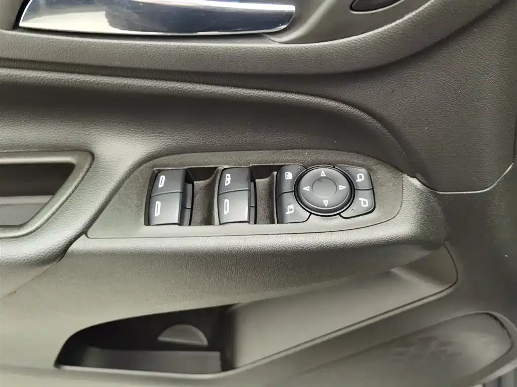 Chevrolet Equinox 2023 из CN, фото 9