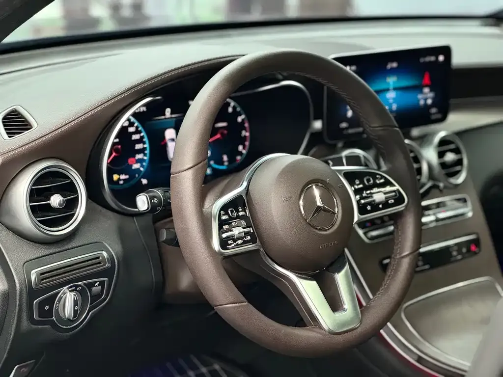 Mercedes-Benz GLC — фото 9