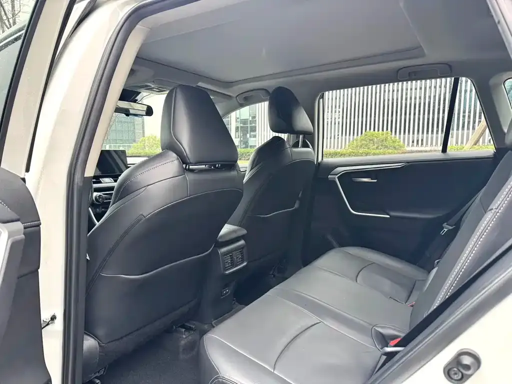 Toyota Wildlander 2023 из CN, фото 2