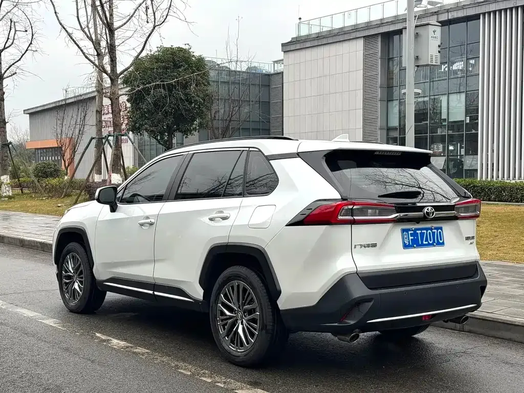 Toyota Wildlander 2023 из CN, фото 5