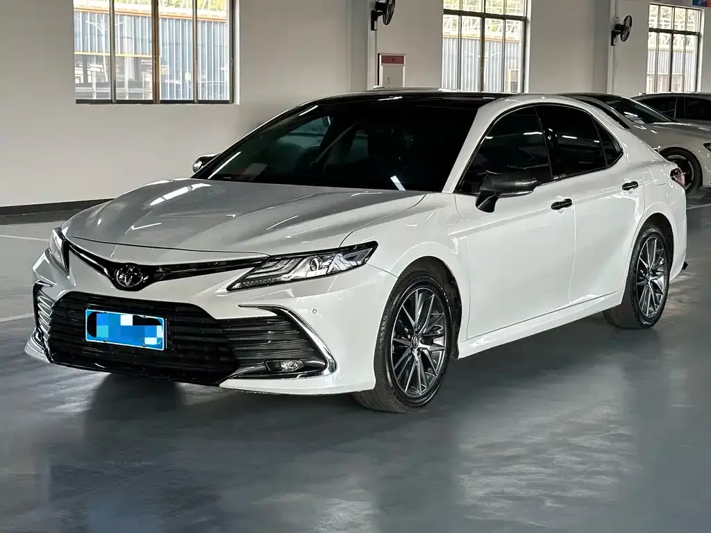 Toyota Camry — фото 5