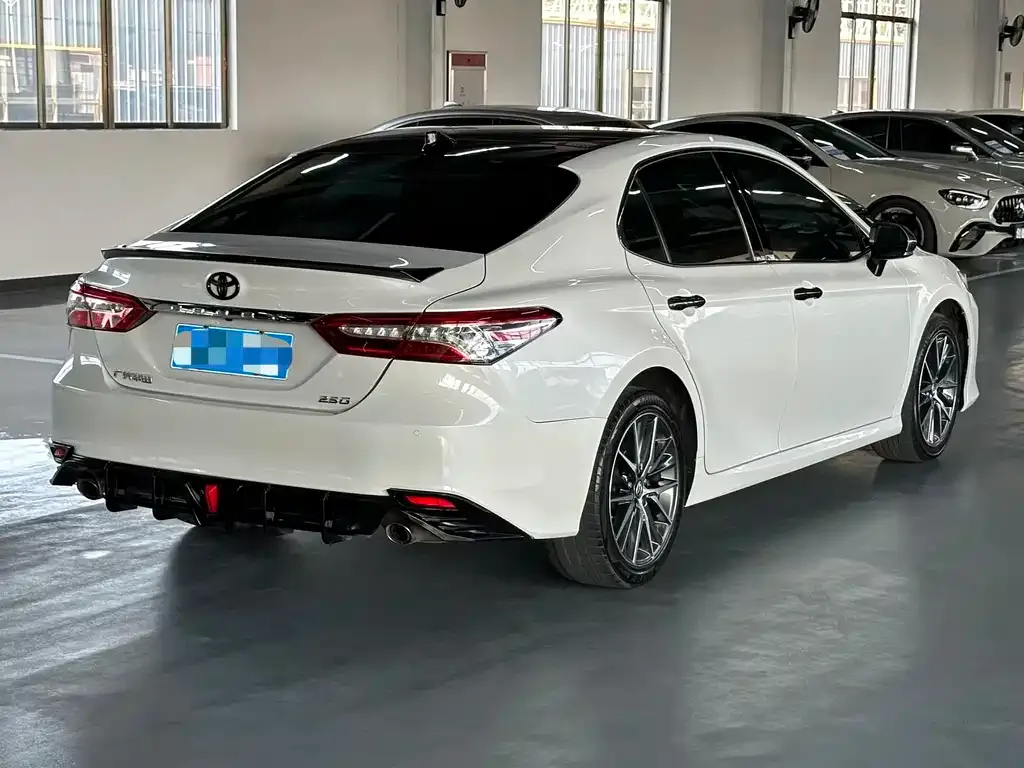 Toyota Camry — фото 3