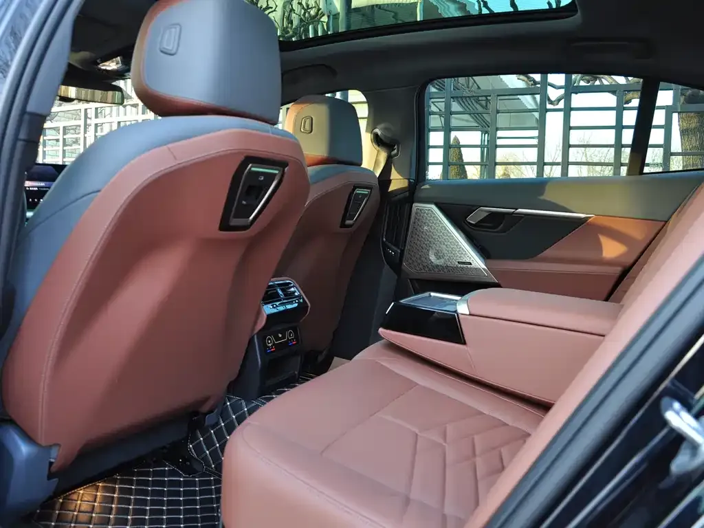BMW 5 Series 2024 из CN, фото 3