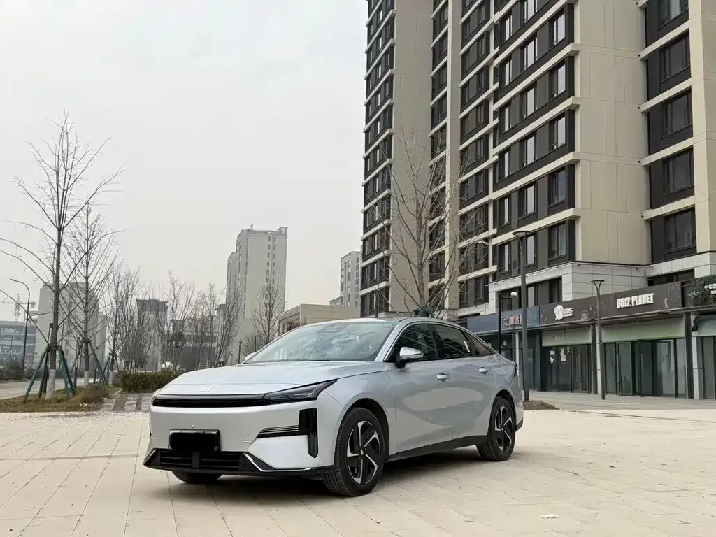 Geely Galaxy L6 — фото 1