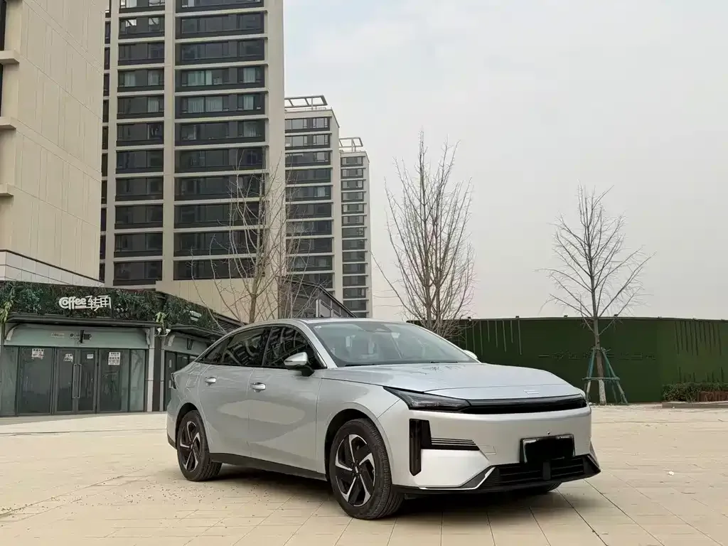 Geely Galaxy L6 — фото 4