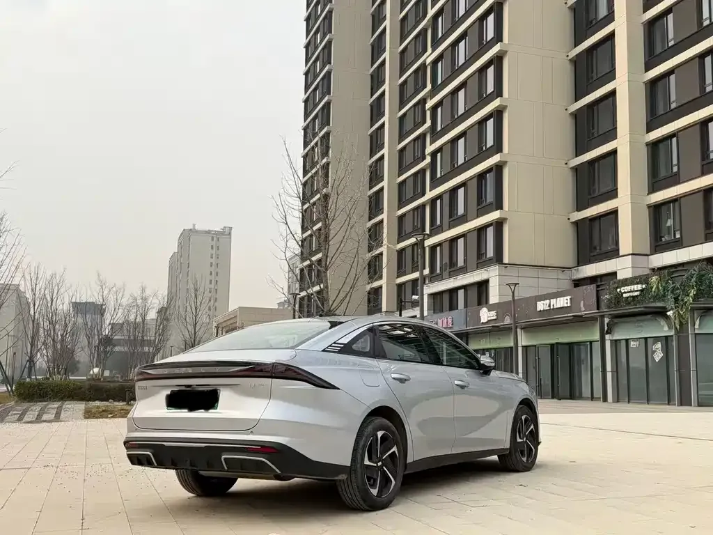 Geely Galaxy L6 — фото 10