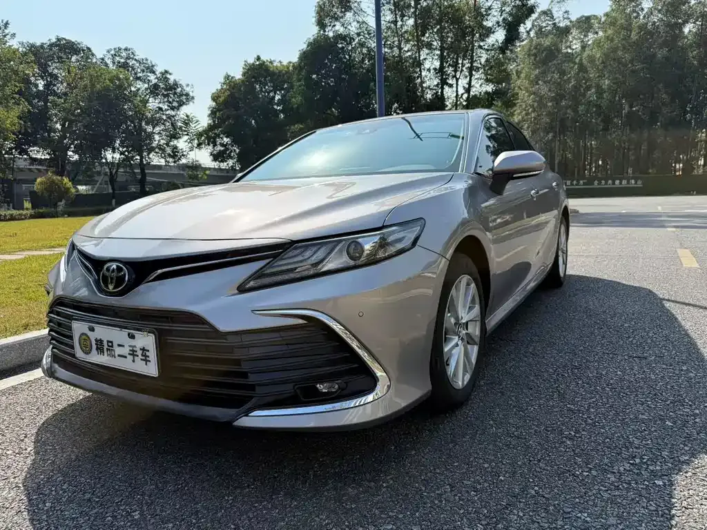 Toyota Camry — фото 5