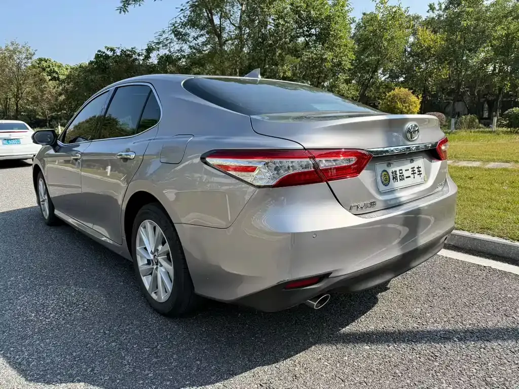 Toyota Camry — фото 8