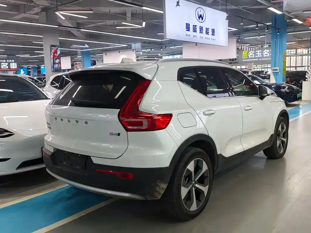 Volvo XC40 — фото 5