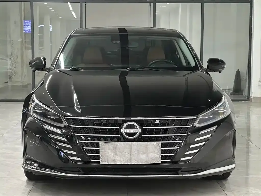 Nissan Teana — фото 1