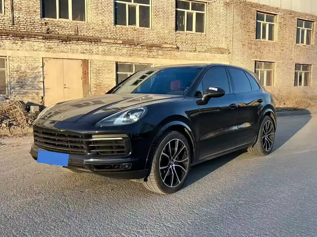 Porsche Cayenne — фото 1