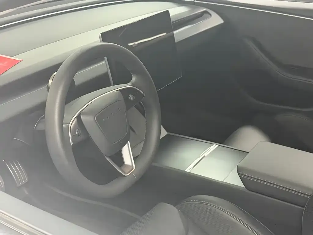 Tesla Model 3 — фото 10