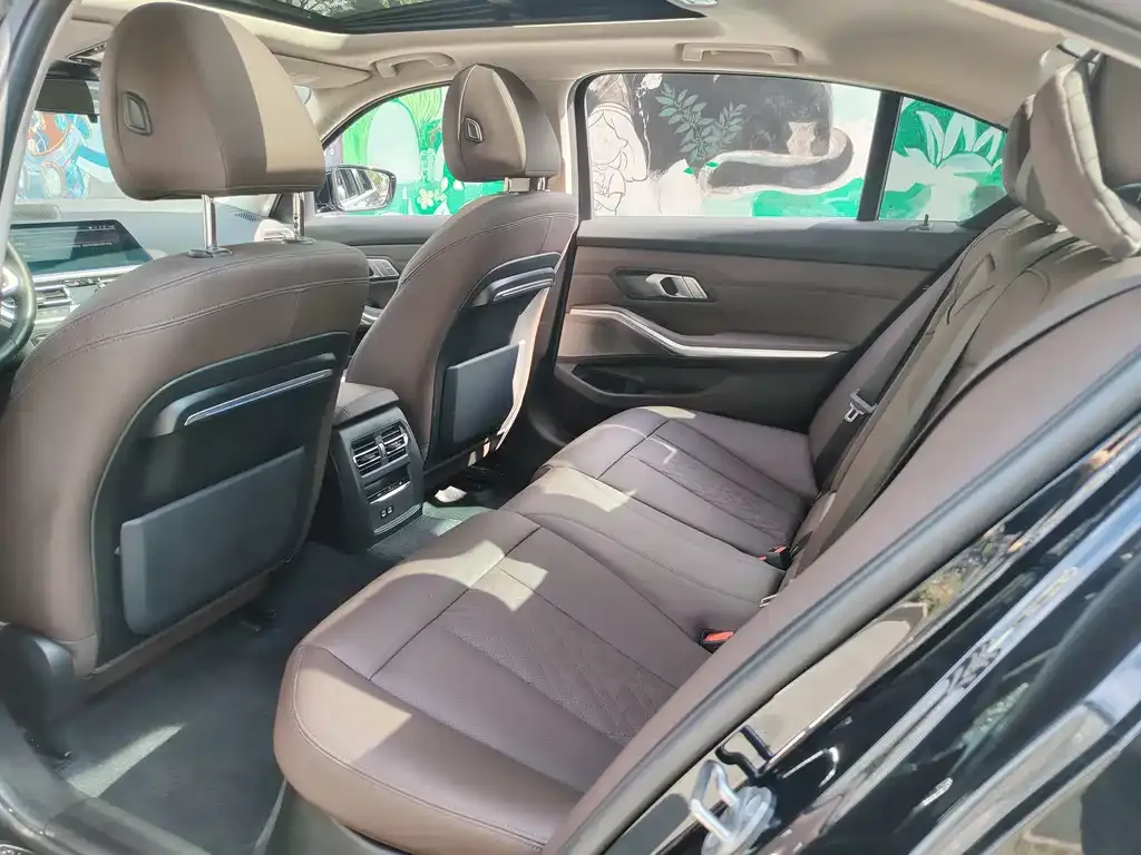 BMW 3 Series 2022 из CN, фото 2