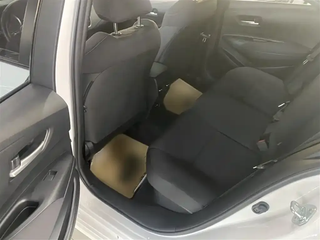 Toyota Corolla 2023 из CN, фото 2