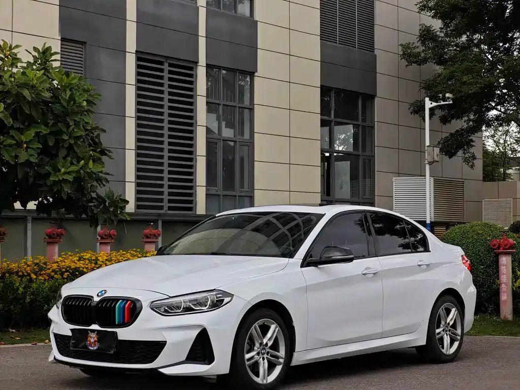 BMW 1 Series 2021 из CN, фото 1
