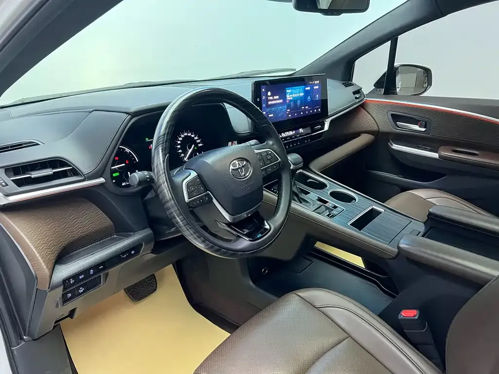 Toyota Sienna — фото 4