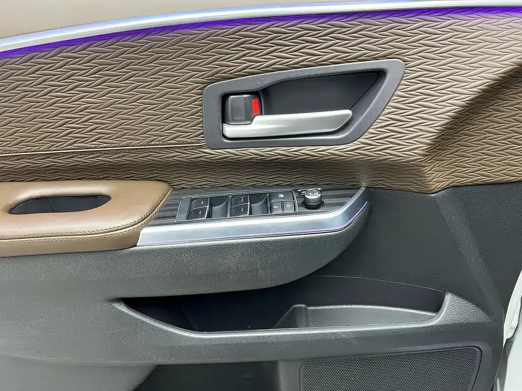 Toyota Sienna — фото 10