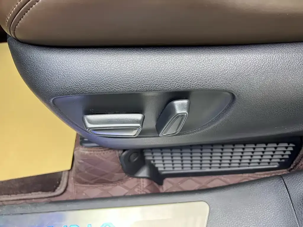Toyota Sienna — фото 9