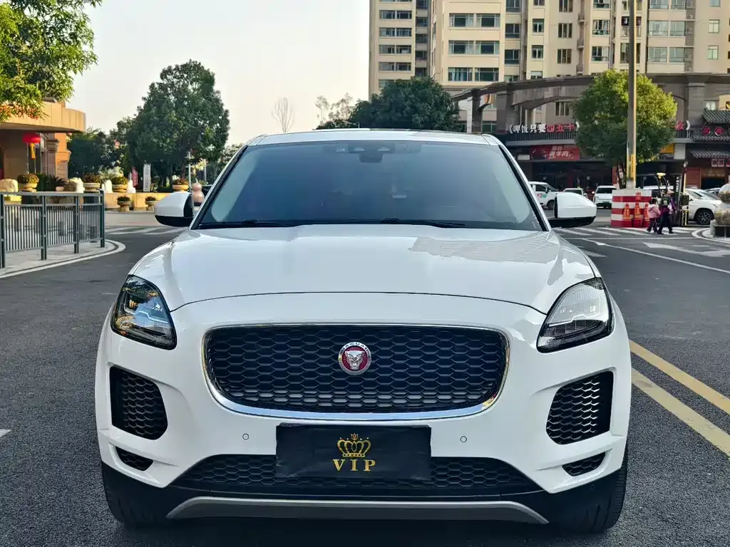 Jaguar E-PACE — фото 2