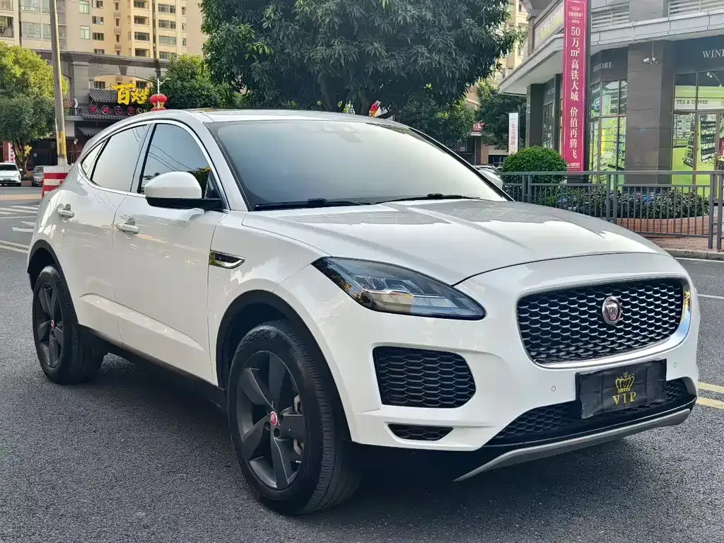 Jaguar E-PACE — фото 9