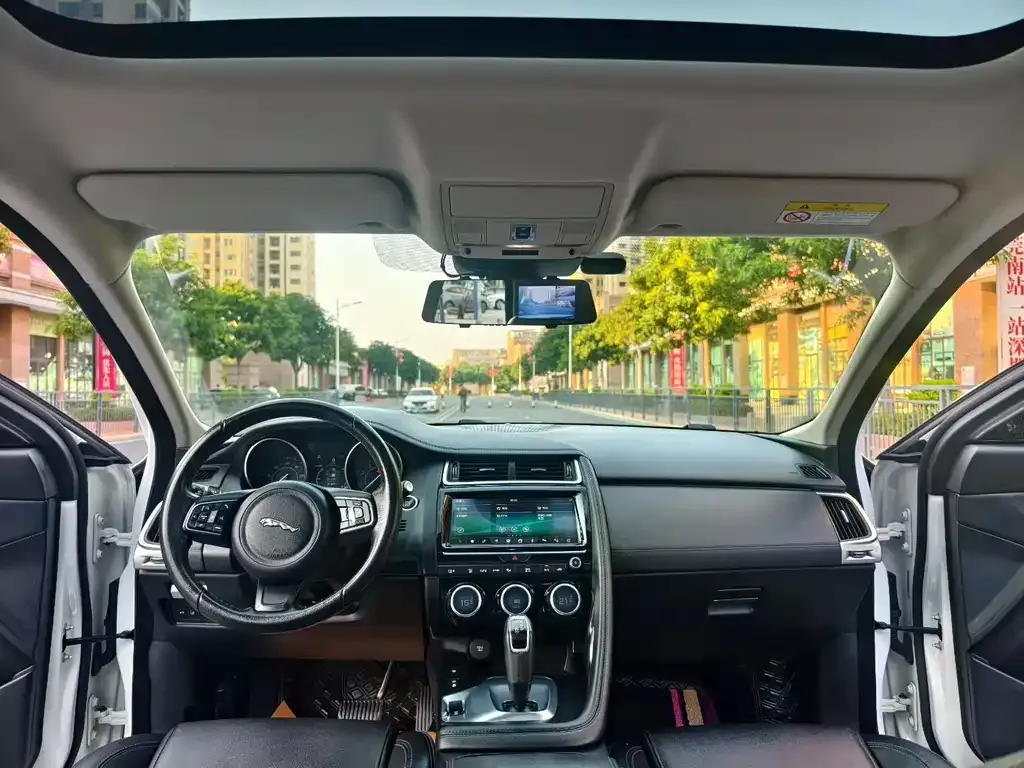 Jaguar E-PACE — фото 4