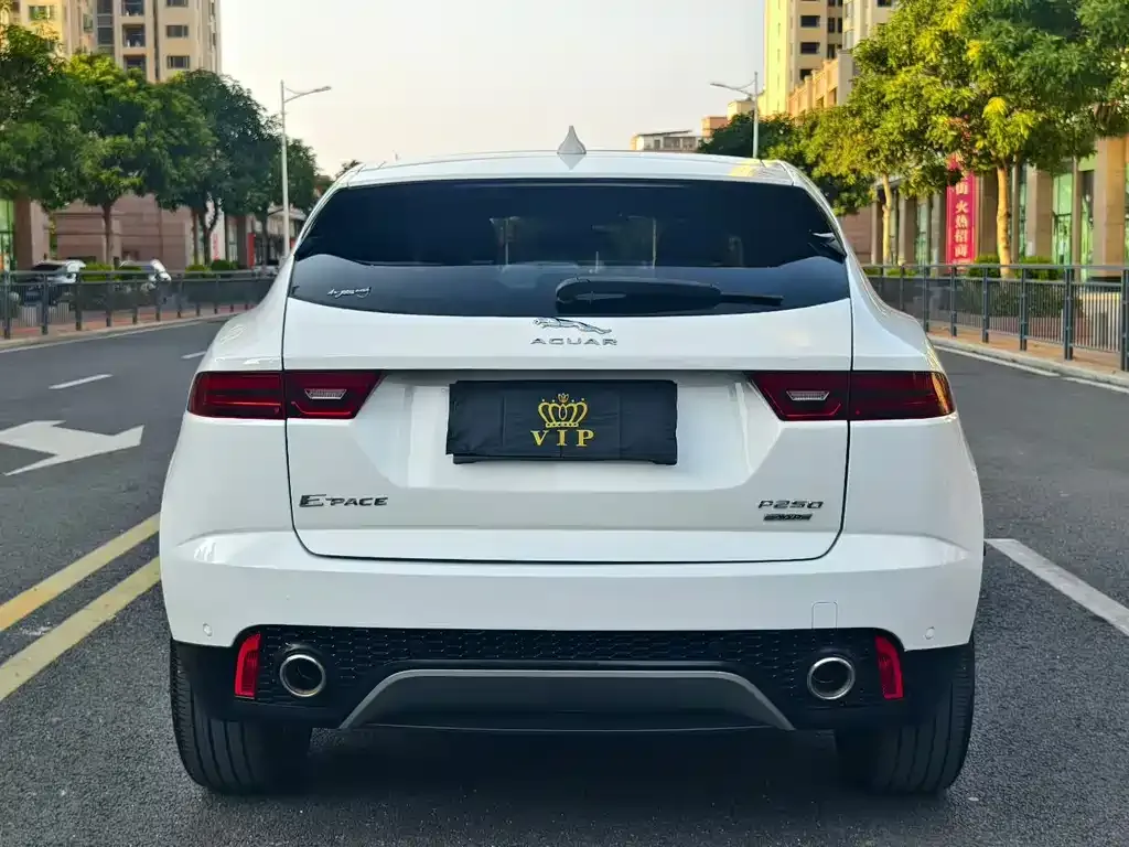 Jaguar E-PACE — фото 5