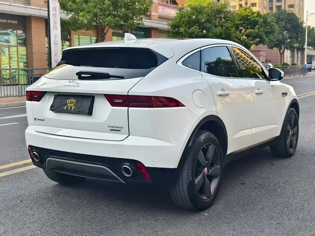Jaguar E-PACE — фото 3