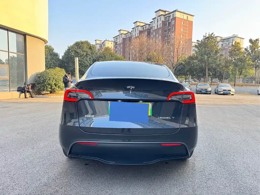 Tesla Model Y — фото 7
