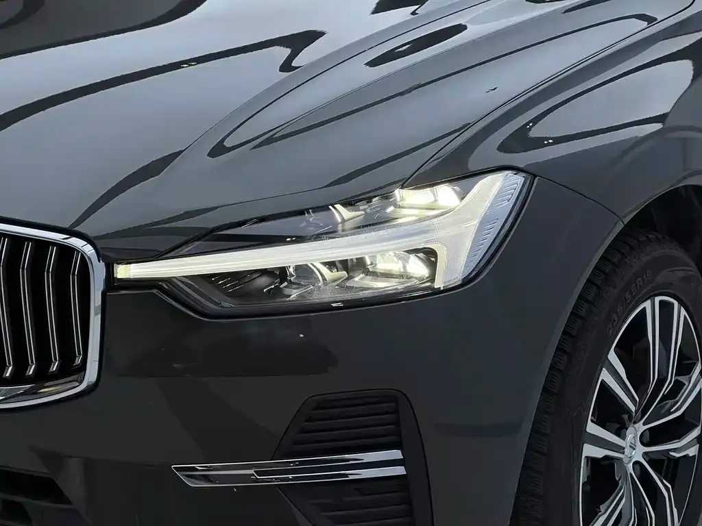 Volvo XC60 — фото 8
