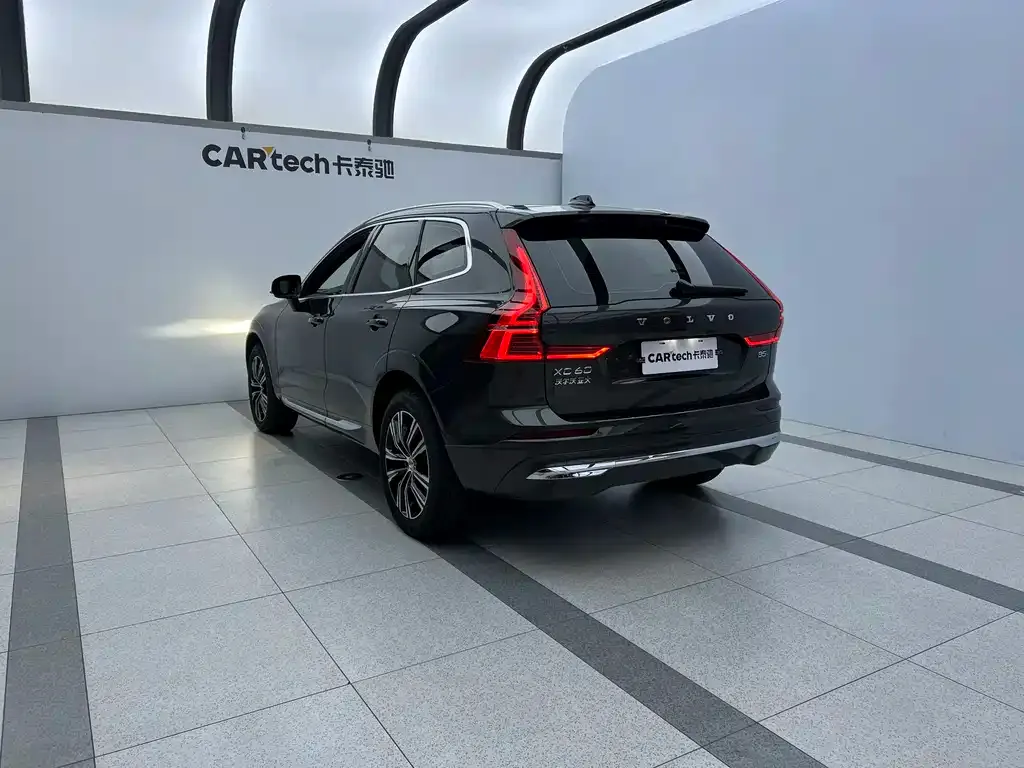 Volvo XC60 — фото 10