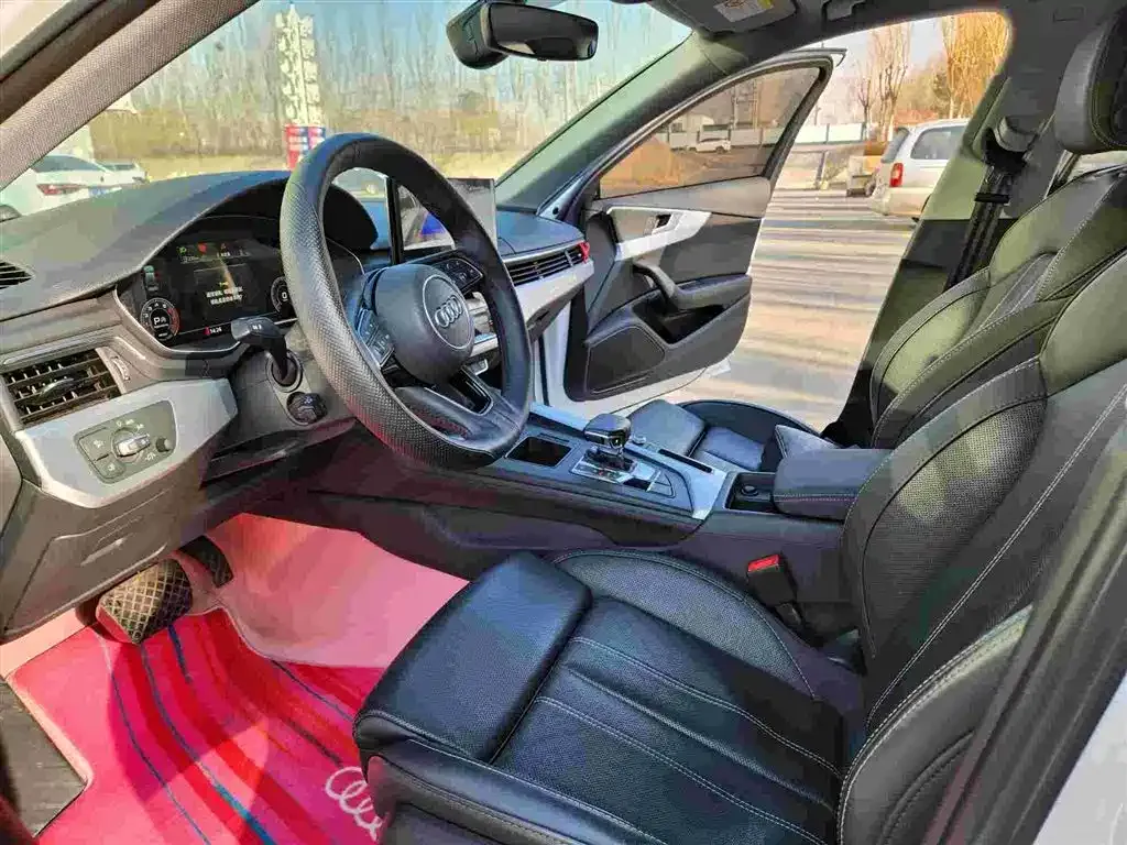 Audi A4L 2022 из CN, фото 2