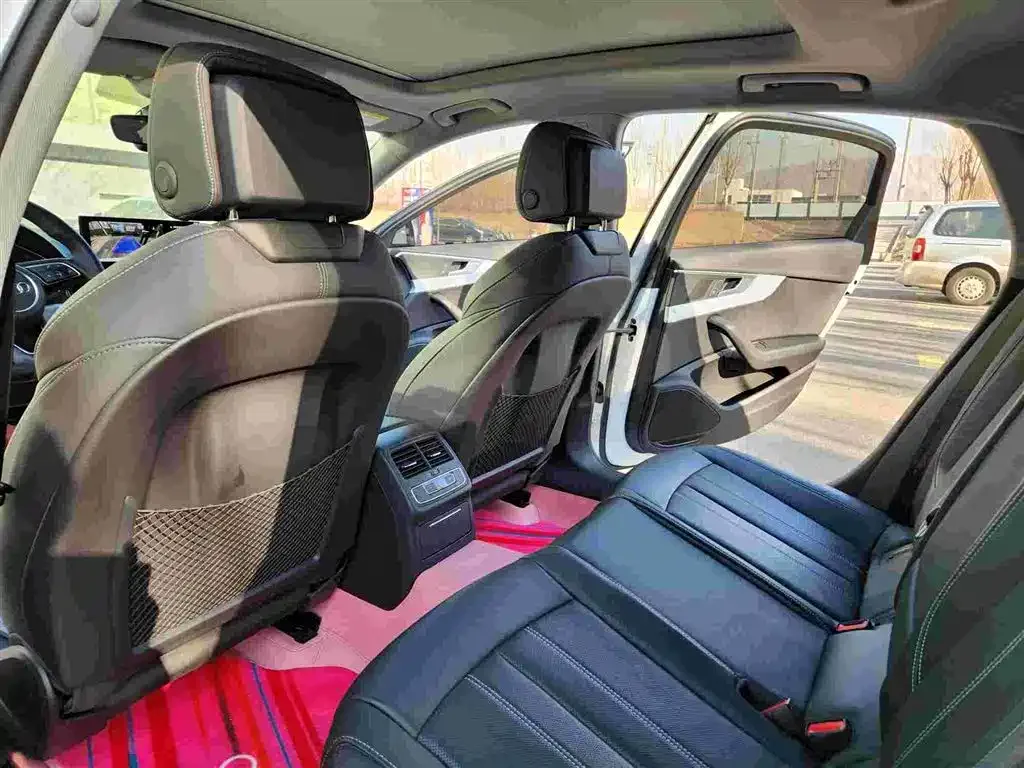 Audi A4L 2022 из CN, фото 4