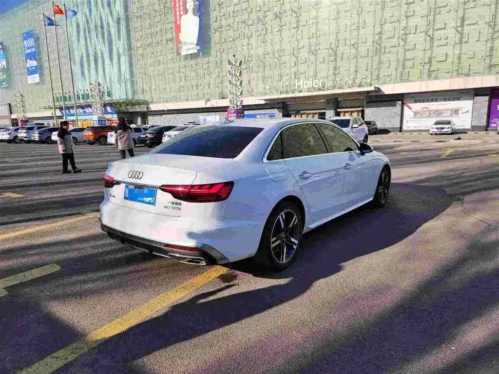 Audi A4L 2022 из CN, фото 5