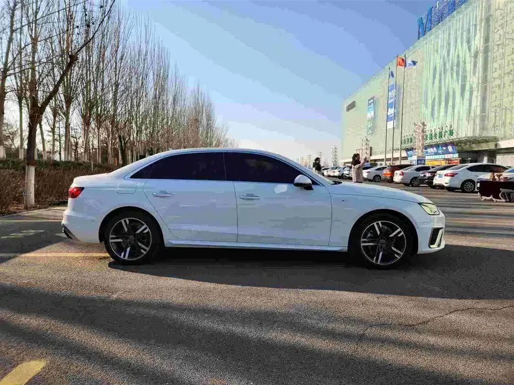 Audi A4L 2022 из CN, фото 8