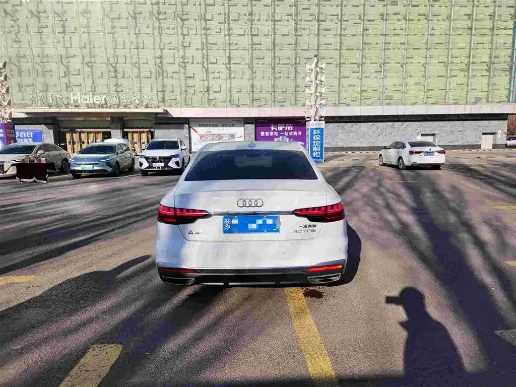 Audi A4L 2022 из CN, фото 9
