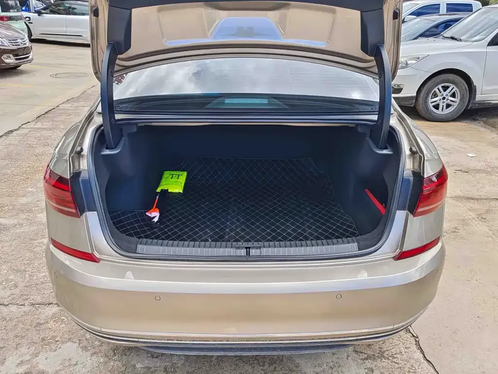 Volkswagen Passat 2022 из CN, фото 9