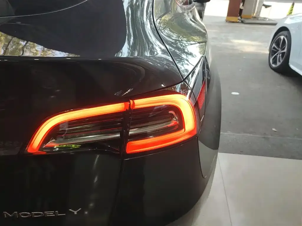 Tesla Model Y 2024 из CN, фото 9