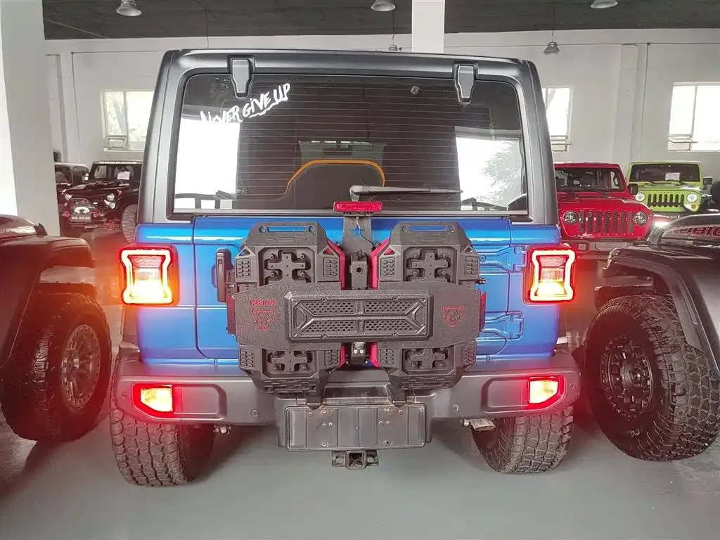 Jeep Wrangler 2023 из CN, фото 5