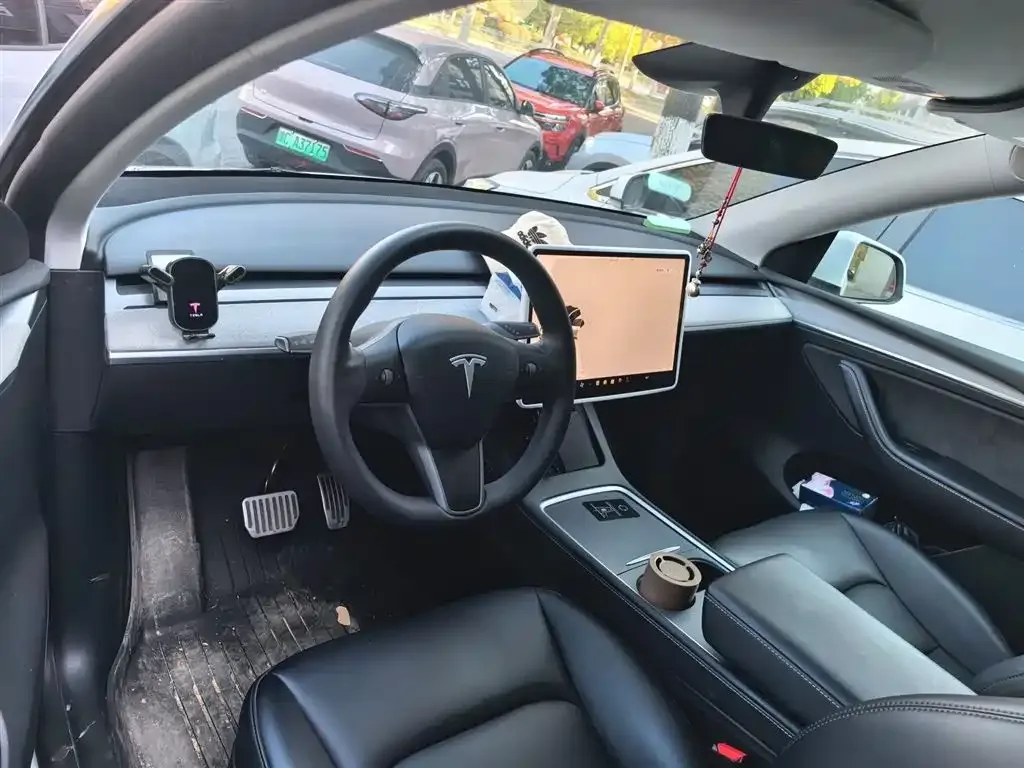 Tesla Model Y — фото 7