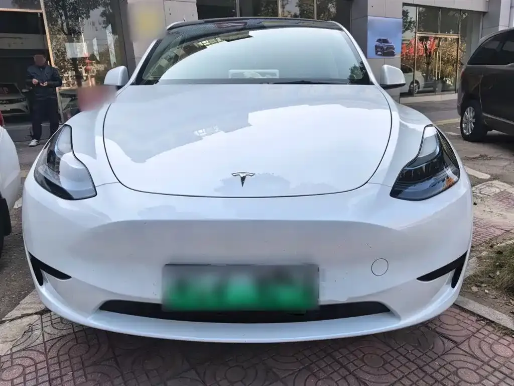 Tesla Model Y — фото 5