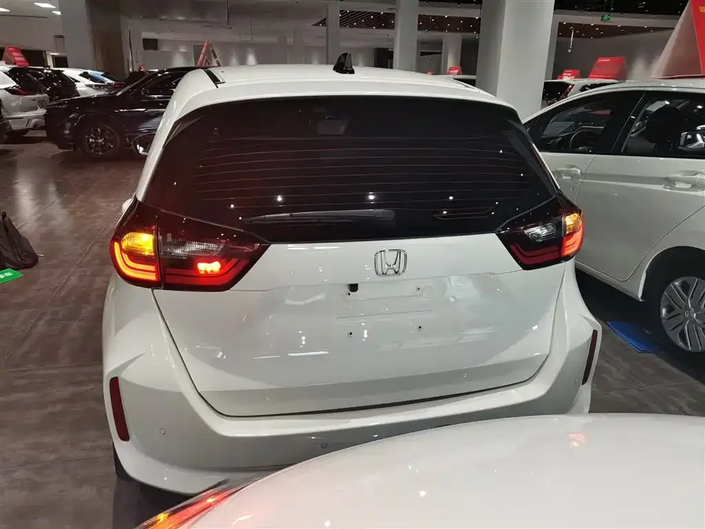 Honda Fit — фото 10