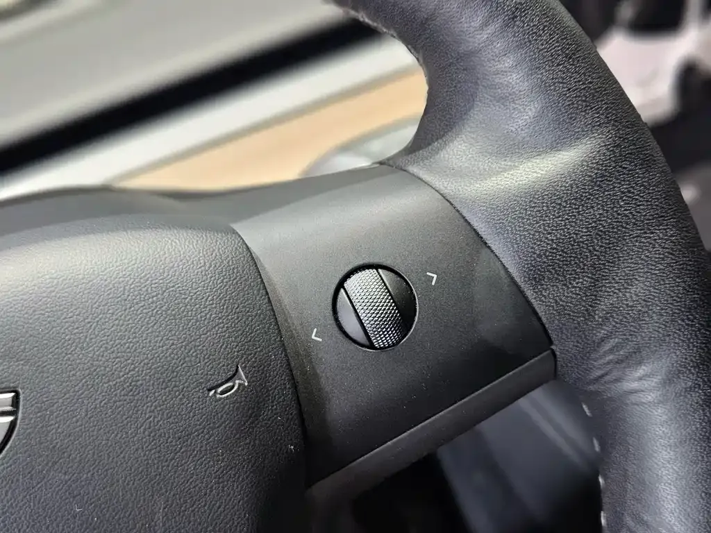 Tesla Model 3 — фото 9