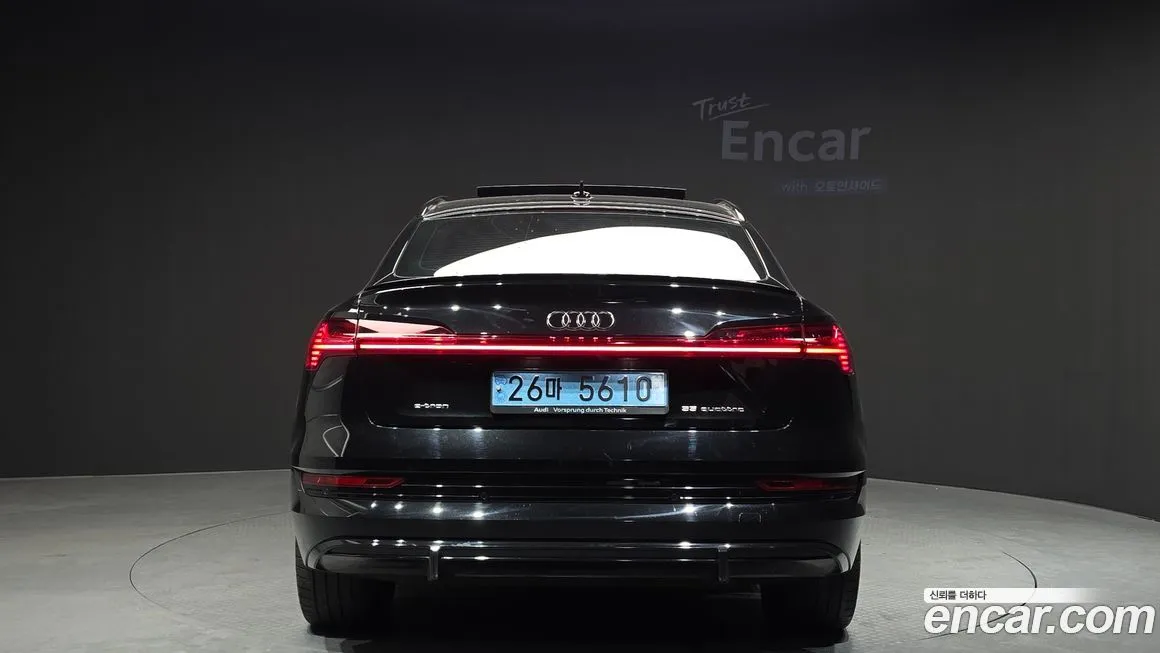 Audi e-tron 2022 из KR, фото 4