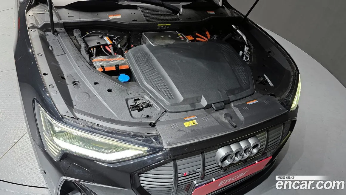 Audi e-tron 2022 из KR, фото 8