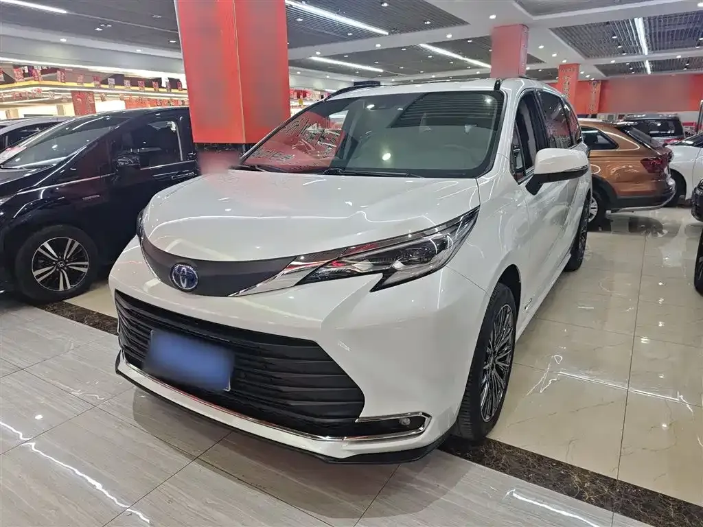 Toyota Sienna — фото 3