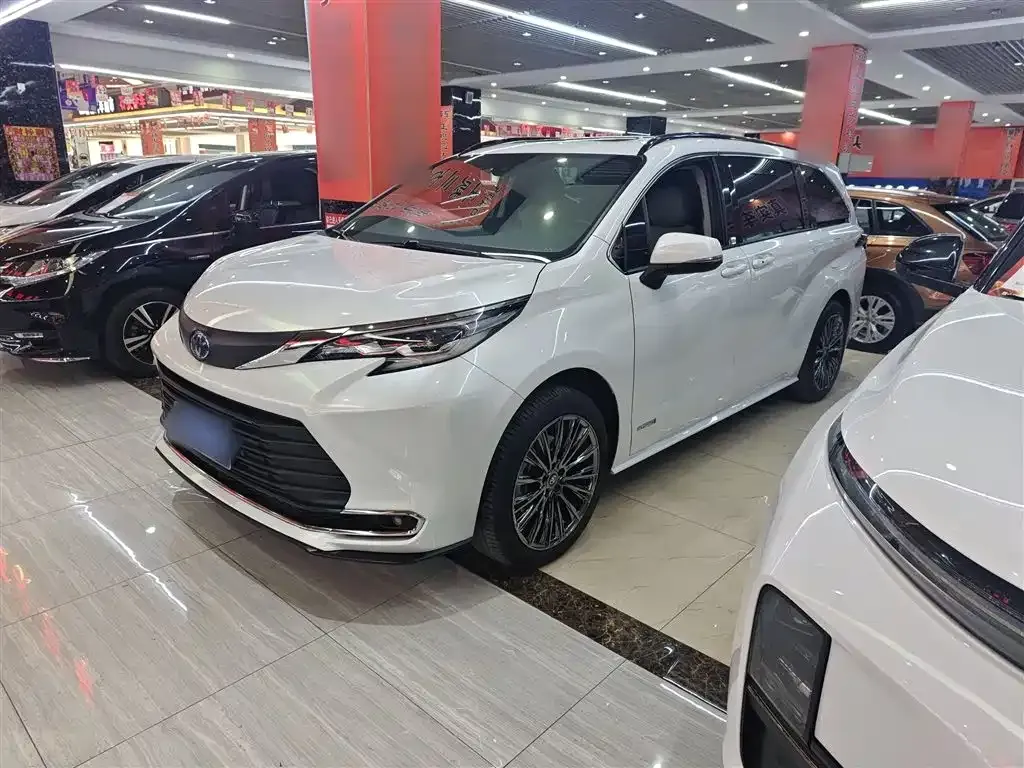 Toyota Sienna — фото 10