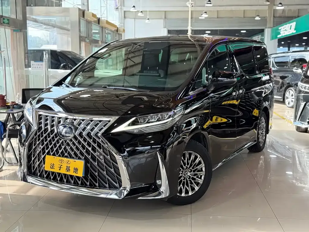 Lexus LM