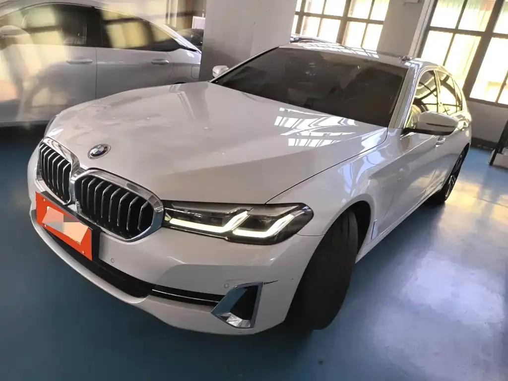 BMW 5 Series — фото 1