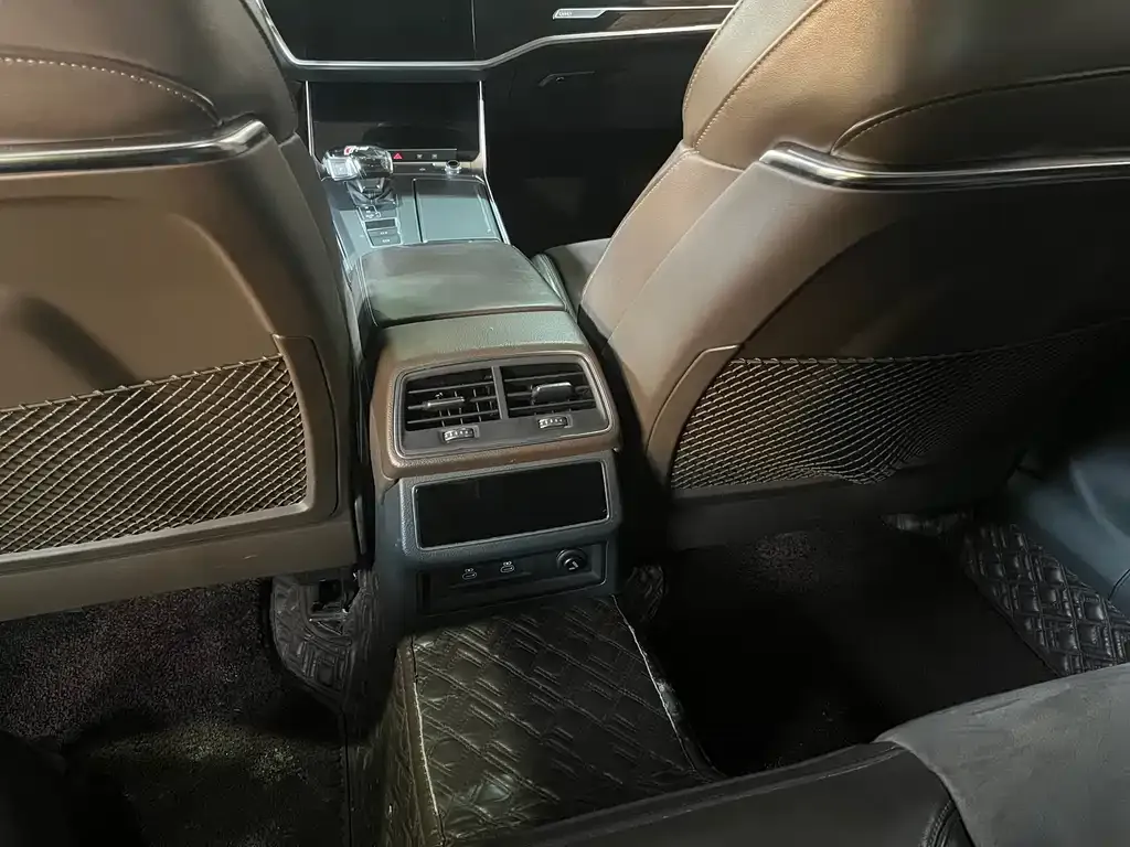 Audi A7L 2024 из CN, фото 3
