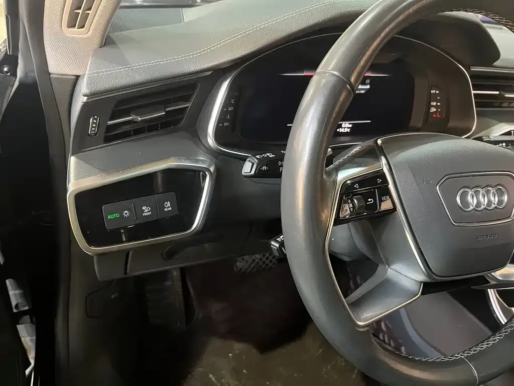 Audi A7L 2024 из CN, фото 9